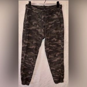 Athleta Camo Jogger Pants Women’s 8